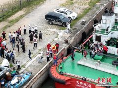 与台风赛跑 湛江组织港内149名船员撤离